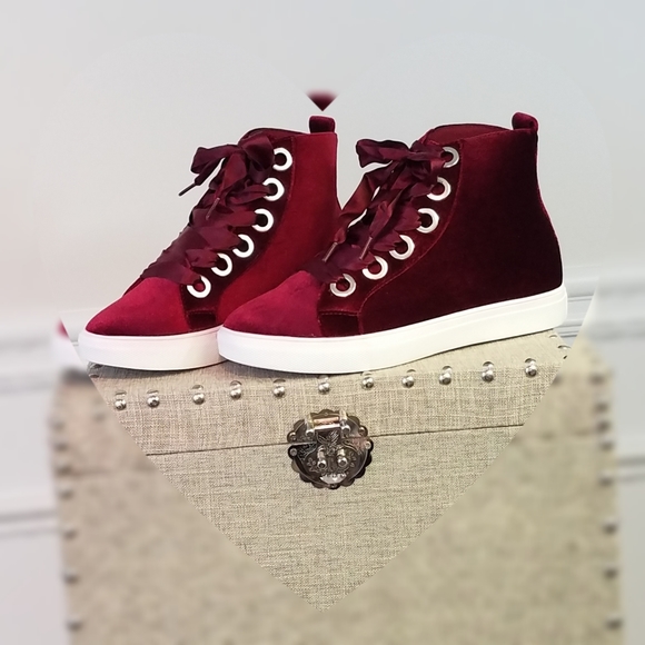 Circle Loop Rings Ribbon Lace Hightops - Picture 5 of 6